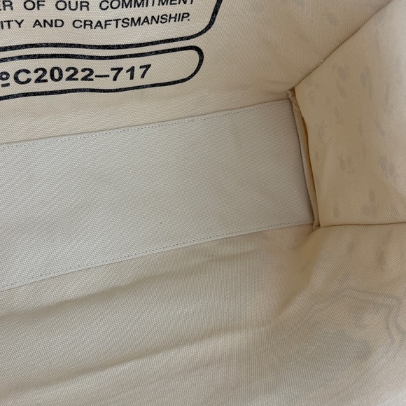 💥COACH - Tote With Rainbow Coach Badge - 110U482 - Picture 14 of 17